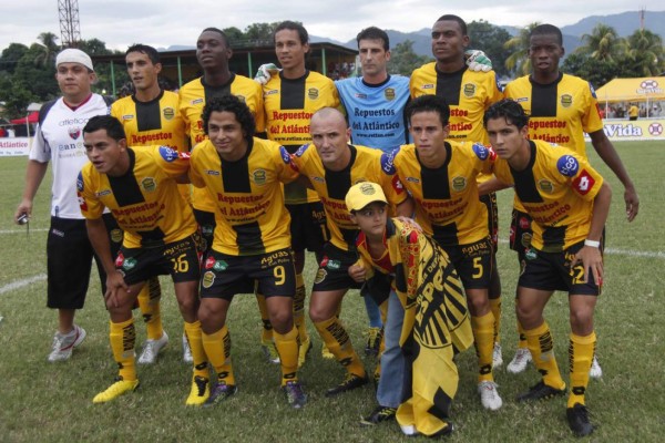 El repentino retiro del fútbol profesional del delantero hondureño Luis Lobo