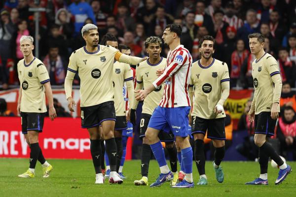 La traición de Hansi Flick, le celebró en la cara al Barcelona y la polémica arbitral en la paliza del Atlético en Copa del Rey