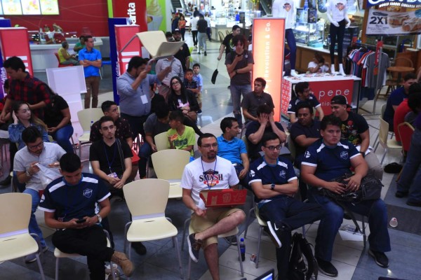 ¡Una locura! Así se vivió el torneo SMASH de DIEZ en Galerías del Valle