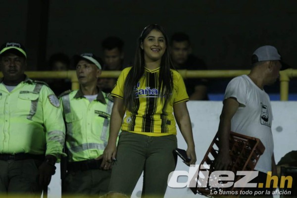 Fotos: Invitados de lujo en el Morazán, el abrazo de los hermanos Perelló y la alegría de Jonathan Rubio