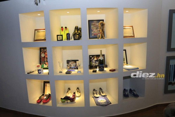 Desde John Terry a Gareth Bale: La lujosa colección de camisas de Maynor Figueroa