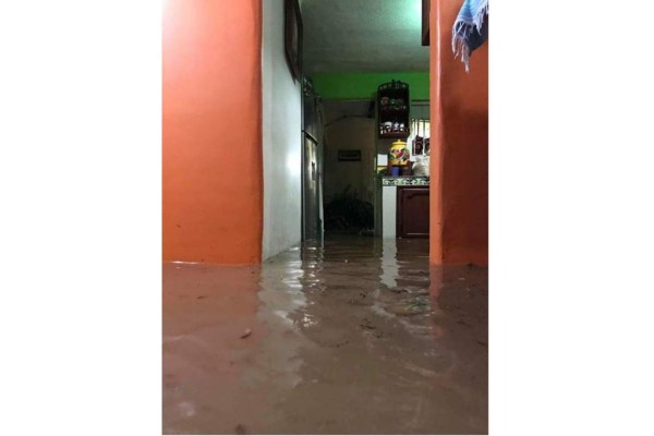 Fuerte tormenta en Culiacán causa estragos e inunda el estadio de Dorados