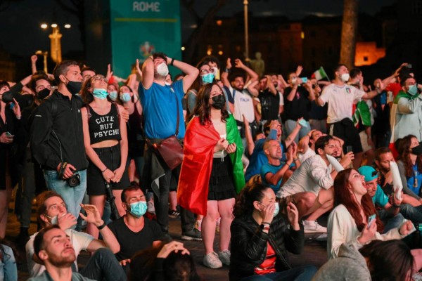 FOTOS: Las bellezas que adornaron el inicio de la Eurocopa 2021 y el balón llegó en 'carrito'&nbsp;&nbsp;