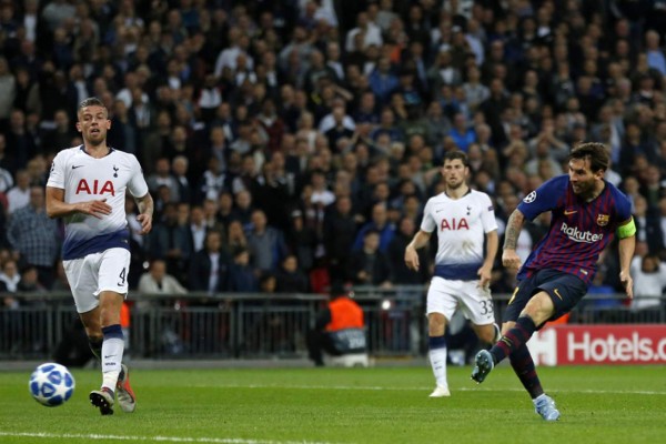 No se vio por tv: La pelea de Vidal y la típica de Messi en Wembley
