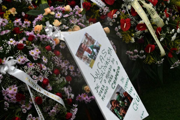 ¡Desgarrador! Brasil despide entre lágrimas y aplausos a los jugadores del Chapecoense