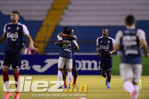 Otras fotos de la debacle: La reacción de Buba López con Maynor tras el error, decepción de los debutantes y el abrazo de Denil Maldonado