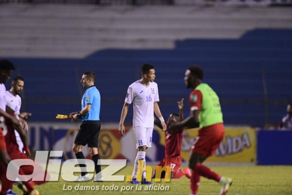 Otras fotos de la debacle: La reacción de Buba López con Maynor tras el error, decepción de los debutantes y el abrazo de Denil Maldonado