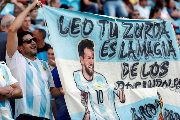 NO SE VIO EN TV: La visita de Antonella, la misteriosa novia en las gradas y la solicitud de niño a Messi