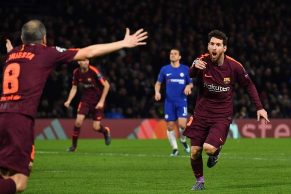 EN FOTOS: La locura de Messi en Stamford Bridge y el saludo a Conte