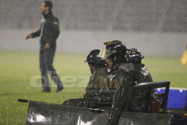 CURIOSAS: La pelea de Kevin Álvarez con Osman Madrid y el aguacero en el Puerto