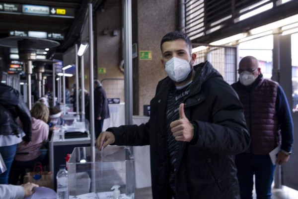 ¿Quién acompañó a Messi? y foto del recuerdo: Así votaron los futbolistas en las elecciones de Barcelona &nbsp;&nbsp;&nbsp;