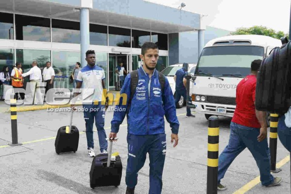 Jugadores de la Selección de Honduras llegan alegres en su regreso de Martinica