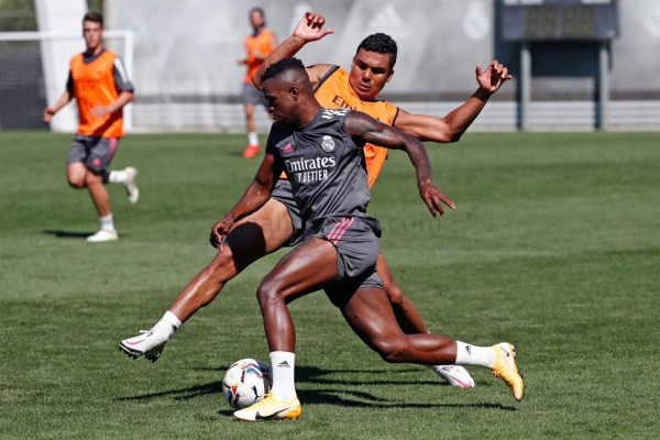 Sorpresiva visita, dos salidas y una estrella regresó: Así fue el sexto entrenamiento del Real Madrid