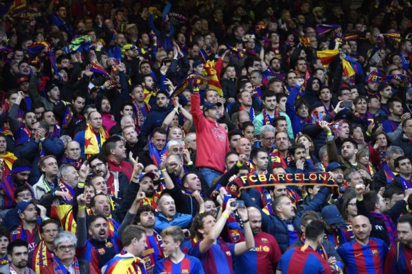 Devastados: Así sufrieron los aficionados del Barcelona el batacazo de Anfield
