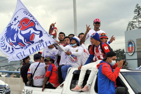 ¡Impresionante caravana! Afición del Olimpia se desborda y celebró a lo grande los 109 años de historia