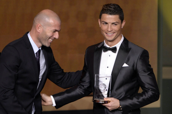 Cristiano entre lágrimas recibe el Balón de Oro 2013