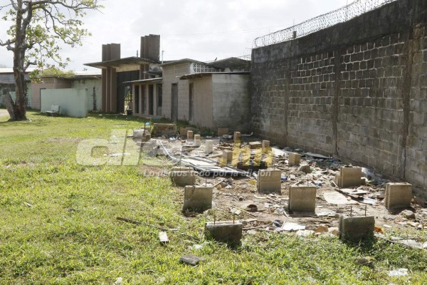 Así luce el descuidado estadio Alfredo León Gómez de la ciudad de Tela