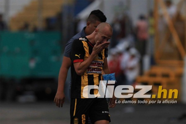 Así se despidió Julio 'Palomo” Rodríguez en su último partido con Real España.