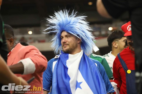 La hondureña que lloró con el himno: El espectacular ambiente en el State Farm Stadium de Arizona