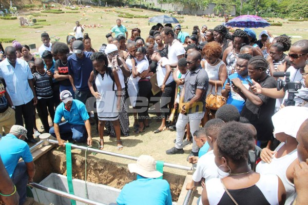 FOTOS: Las desgarradoras imágenes en el sepelio de Walter 'Pery' Martínez