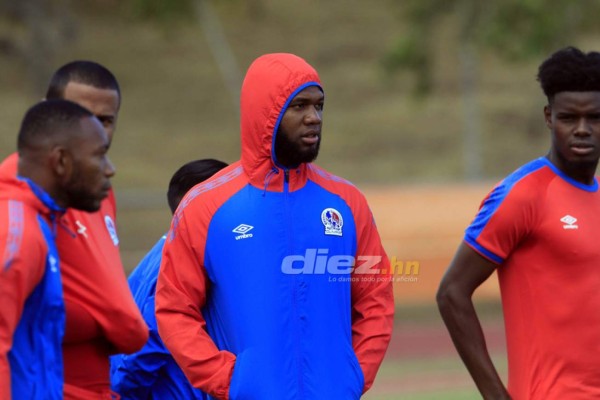 ¡Buscaban cómo calentarse! Olimpia entrenó bajo un intenso frío en Tegucigalpa