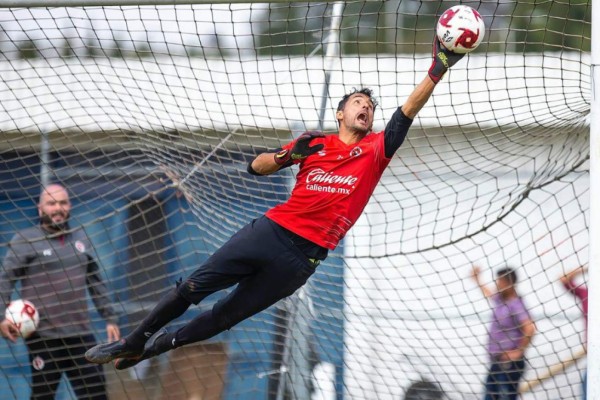 Uno está por cumplir 44 años: Los 20 futbolistas que creías que estaban retirados, pero siguen activos&nbsp;&nbsp;