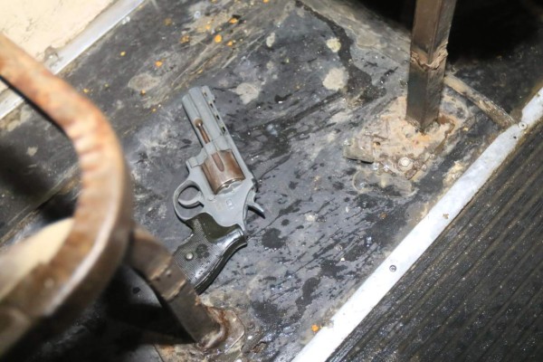 FOTOS: Barras del Olimpia y Marathón cruzan disparos en pleito