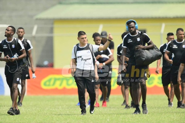¡Ambientazo! Progeseños y olanchanos viven una fiesta en el Humberto Micheletti