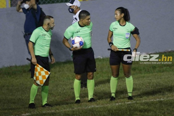 Fotos: La bronca de Obed con Carlos Pineda y el portero del Real de Minas que jugó de delantero