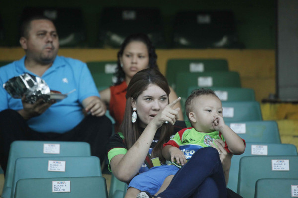 Imágenes de ambiente del Clásico Sampedrano Real España vs Marathón