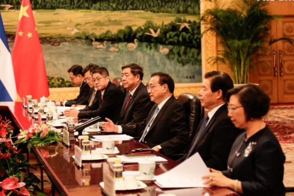 Nayib Bukele, presidente de El Salvador, promete construir el mejor estadio de toda Centroamérica