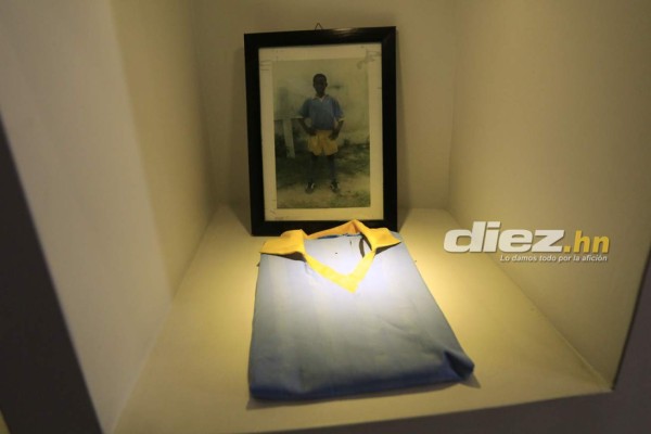 Desde John Terry a Gareth Bale: La lujosa colección de camisas de Maynor Figueroa