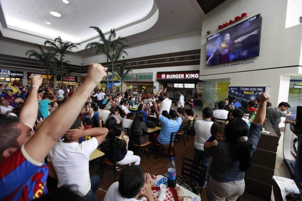 FOTOS: La increíble forma en que se vive clásico español en Honduras