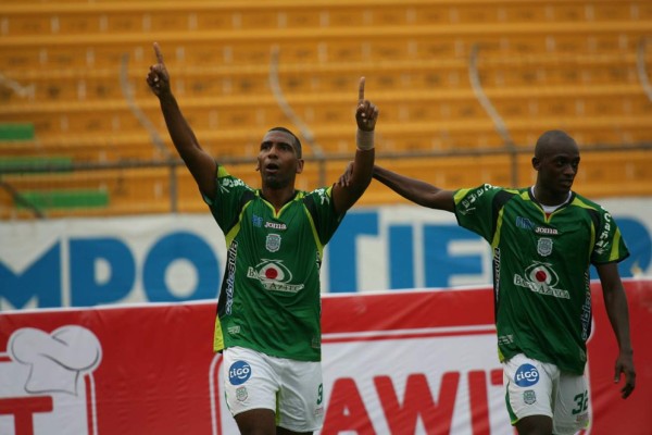 Cada vez se acerca más: ¿A cuántos goles está Rubilio Castillo de Wilmer Velásquez en la tabla histórica?