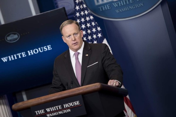 Estados Unidos lanza poderosa bomba en Afganistán