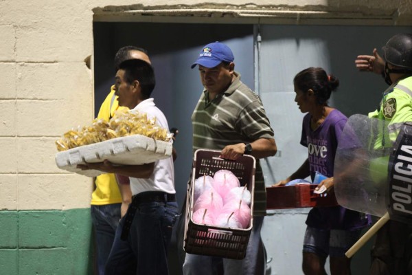 Zafarrancho entre barra del Real España y policía en el Morazán