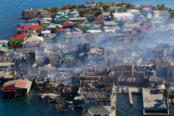 Nuevas fotos tras devastador incendio: Más de 90 familias afectadas y media isla de Guanaja quemada