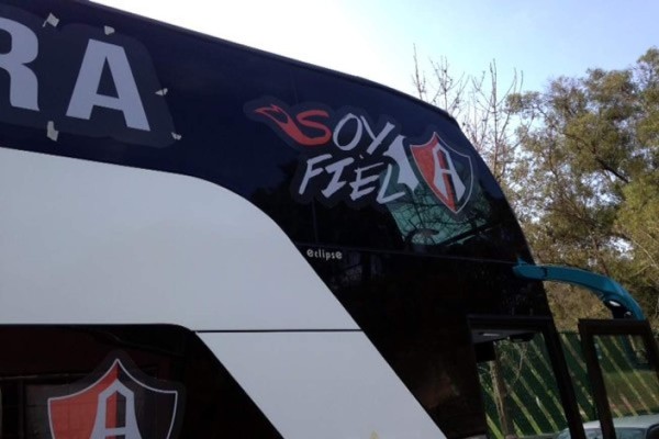 Los lujosos autobuses en lo que se transportan los legionarios hondureños