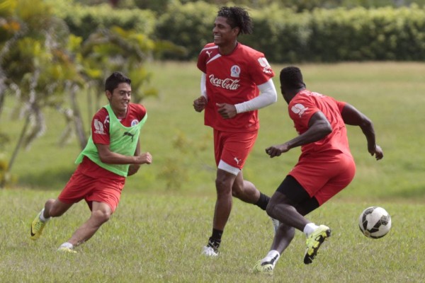 FOTOS: Costly se prepara al máximo para debut con Olimpia