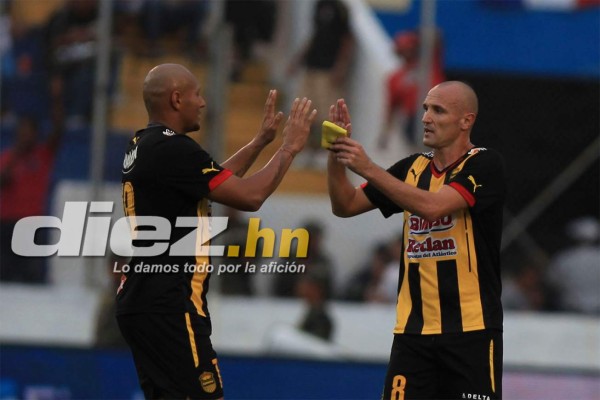 Así se despidió Julio 'Palomo” Rodríguez en su último partido con Real España.