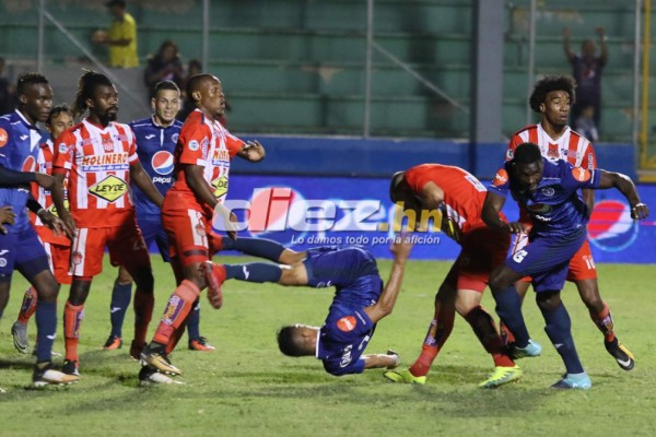 No viste en TV: Chicas lindas, agarrones y el festejo del Platense