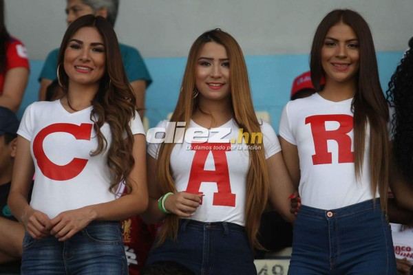 ¡Espectaculares! Las bellezas que llegaron al Nacional para adornar el clásico Olimpia-Motagua