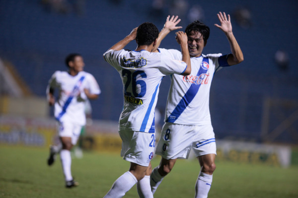 Olimpia no sufrió para vencer al Platense