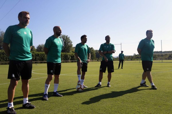 La nueva faceta de Xavi Hernández, el 'motorcito' de Terrassa que espera triunfar como entrenador&nbsp;&nbsp;