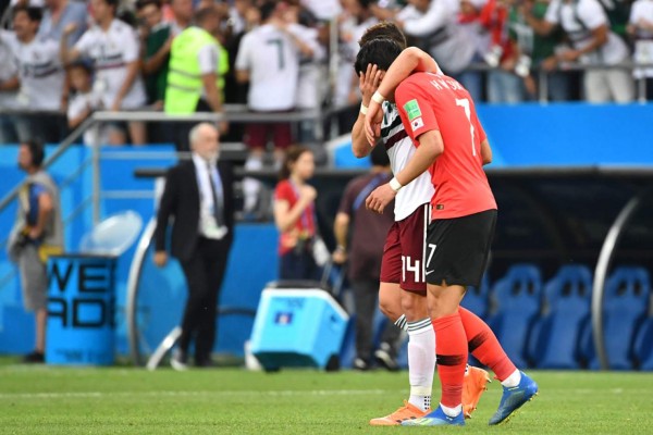 NO SE VIO EN TV: La impactante foto de presidente de Corea con capitán de su selección