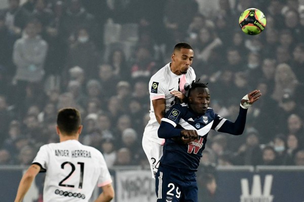 FOTOS: Alberth Elis anota, deja en el suelo a Keylor Navas y así fue el enfrentamiento con Mbappé