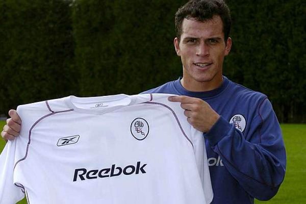 ¡Con un guatemalteco y un exMarathón! Grandes jugadores que pasaron por el Bolton inglés, club que podría desaparecer