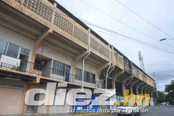 EN FOTOS: Abandonado y viejo, así luce el triste estadio de La Ceiba