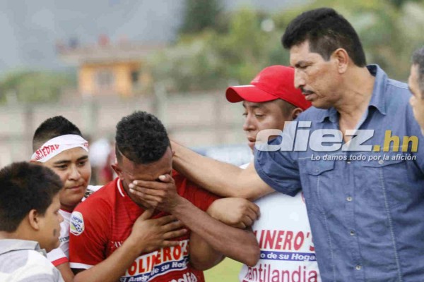 Las desgarradoras fotos de jugadores y afición del Real Sociedad tras el descenso