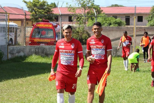 Mercado: Olimpia puede oficializar dos fichajes más y Roger Rojas define dónde jugará